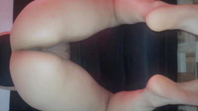 Mae fy mam yn rhoi ei pussy i mi fel anrheg Nadolig